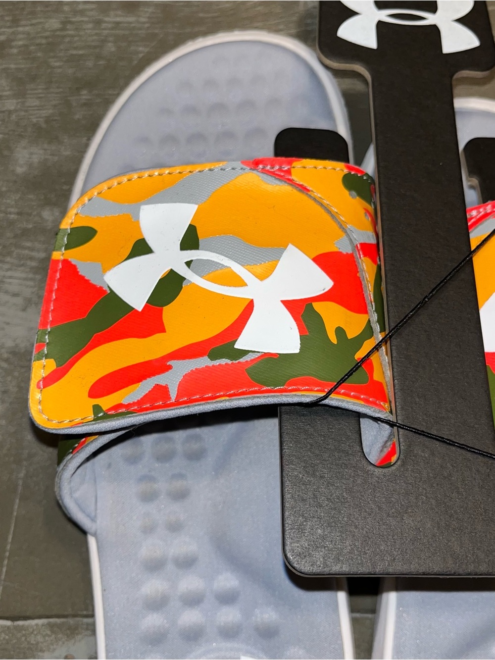 Under Armour Gray Cushion Adjustable Green Yellow Camo Slides NWT Men’s 8 - Picture 2 of 6